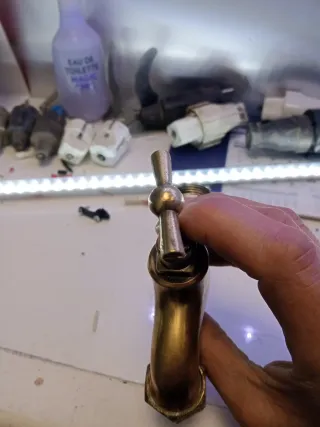 Grifo de latón antiguos uno de ellos es de cocina