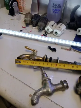 Grifo de latón antiguos uno de ellos es de cocina