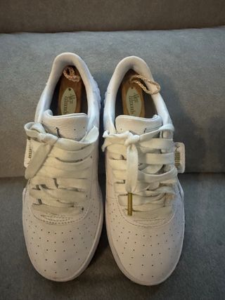 Tenis Puma Beige/Blanco Perforados