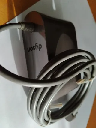 Caricabatterie originale Dyson V15, nuovo