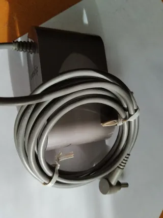 Caricabatterie originale Dyson V15, nuovo