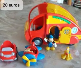 Carruaje Barbie con 2 Muñecas