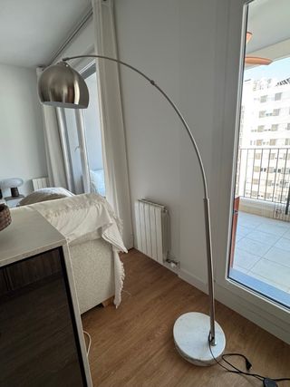 Lámpara de pie cromada Teamson Home