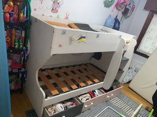 Cama infantil con cajones