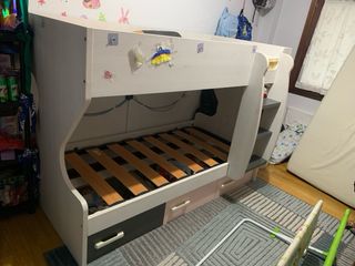 Cama infantil con cajones