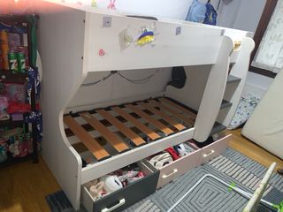 Cama infantil con cajones