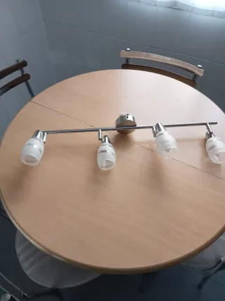 Lampara de 4 tulipas y ancho de 68cm, en perfecto.