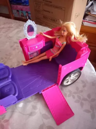 Limosina Barbie con Muñecas