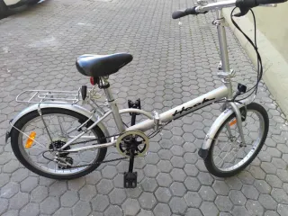 Bicicleta plegable plateada
