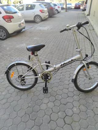 Bicicleta plegable plateada