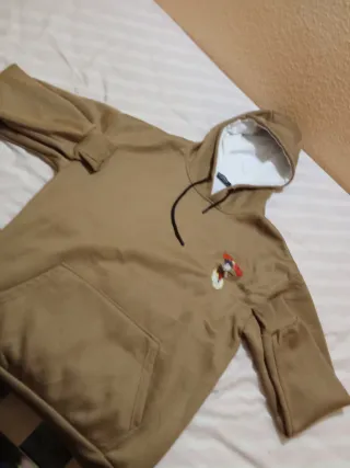 Sudadera con capucha y estampado anime