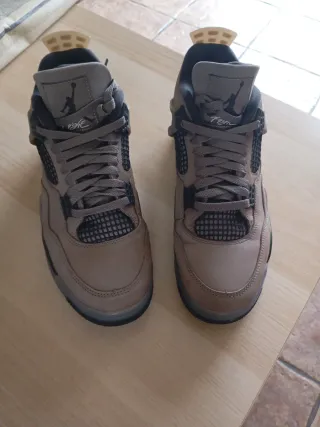 Zapatillas Jordan Marrones y Negras