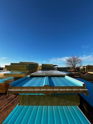 PANEL SANDWICH DE CUBIERTA Y TEJA “LIQUIDACION”