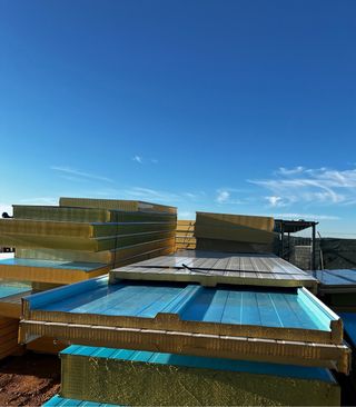 PANEL SANDWICH DE CUBIERTA Y TEJA “LIQUIDACION”