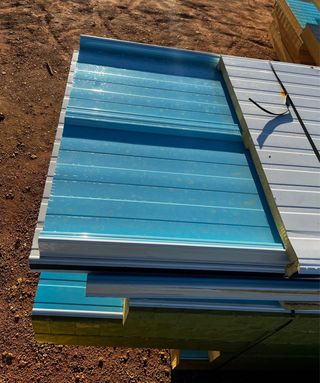 PANEL SANDWICH DE CUBIERTA Y TEJA “LIQUIDACION”