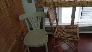 Juego de 2 sillas de madera y ratán