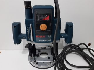 Fresadora Bosch GOF 1300 ACE.