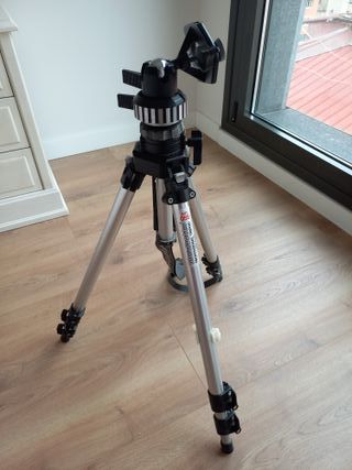 Trípode Manfrotto  Art.#055 de aluminio