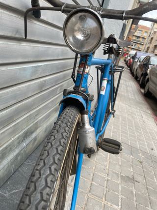 Bicicleta azul antigua