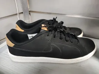 Zapatillas Nike Negras y Beige