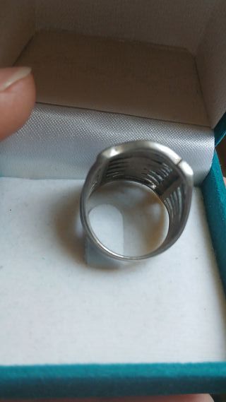 Anello in argento con pietre