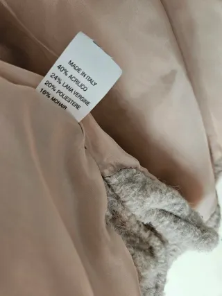 Chaqueta oversize beige con cuello de pelo