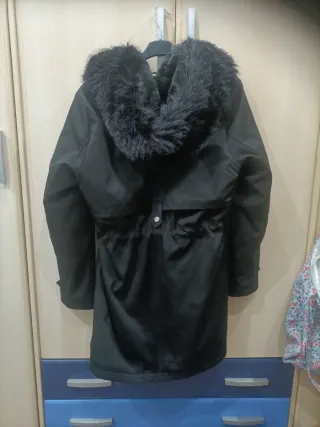 Chaquetón negro de mujer invierno con capucha pelo