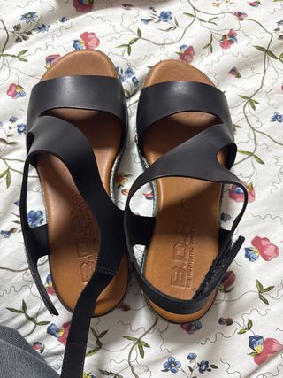 Sandalias Negras y Marrones