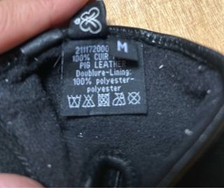 Elegantes guantes de cuero negro