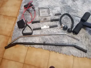 Máquina de gimnasio con pesas