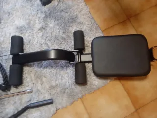 Máquina de gimnasio con pesas