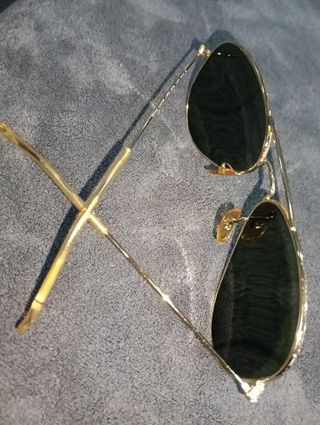 GAFAS 2 UNIDADES, UNAS DORADAS Y OTRAS DE ESPEJO.