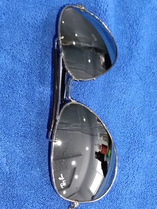 GAFAS 2 UNIDADES, UNAS DORADAS Y OTRAS DE ESPEJO.