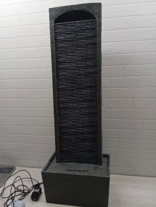 Fuente de agua Teamson Home con LED