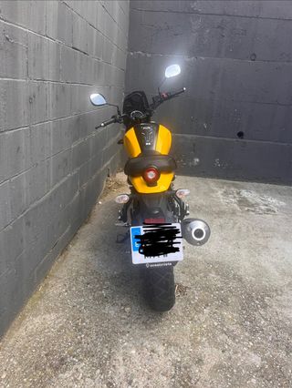 Yamaha XSR 125 Amarilla