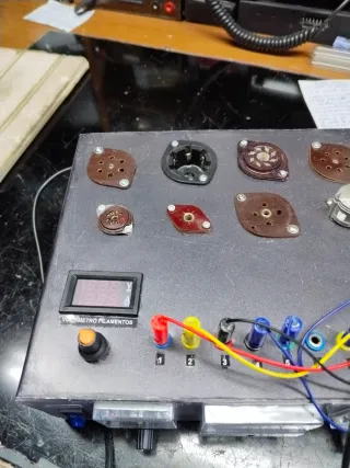 Comprobador de Válvulas Electrónicas