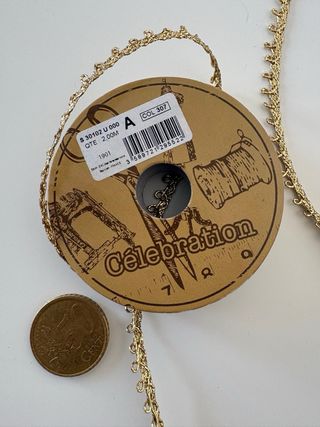 Cintas decorativas plateadas y doradas