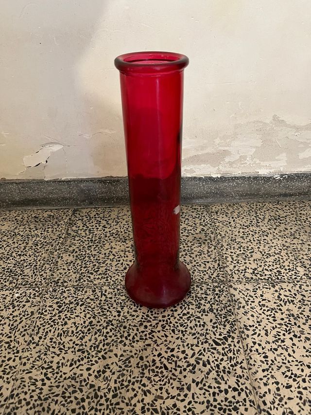 Florero de cristal rojo grande