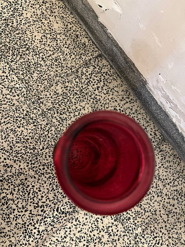 Florero de cristal rojo grande