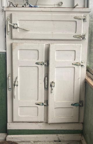 Fresquera antigua de madera