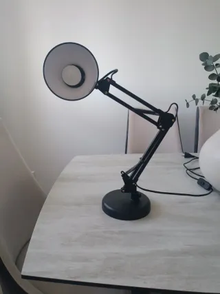 Lámpara de escritorio flexible negra
