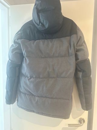 Chaqueta de plumas Levi's gris y negra