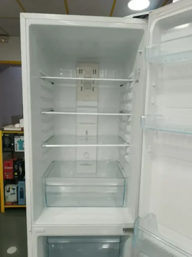 Nevera Combi Daewoo 1.85x60cm No Frost