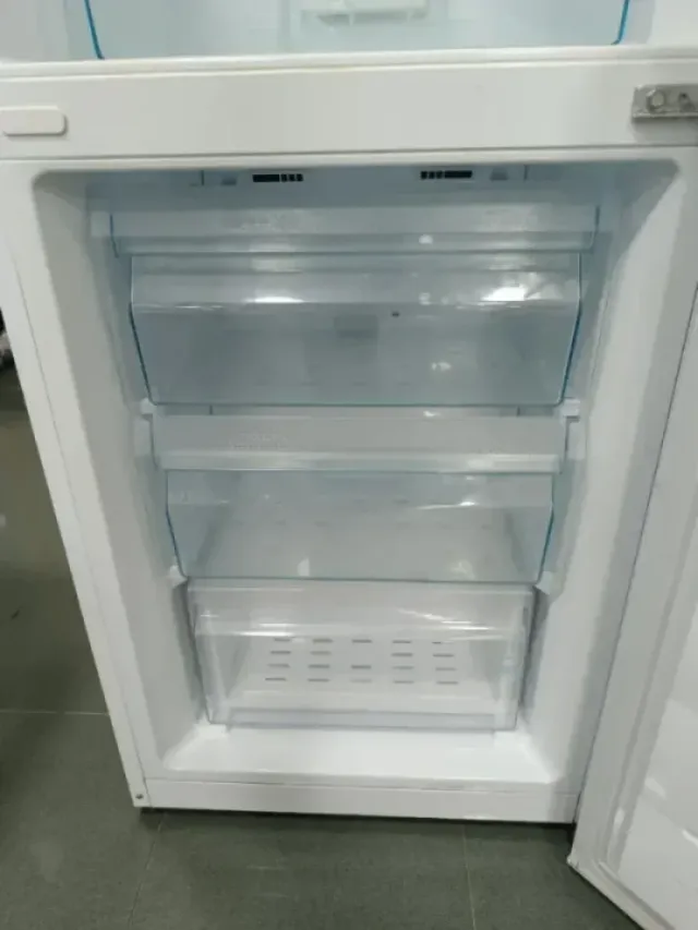 Nevera Combi Daewoo 1.85x60cm No Frost