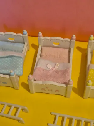 Sylvanian Families 3 lettini con accessori