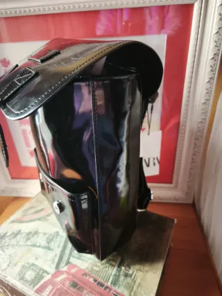 Mochila Negra Charol ZARA