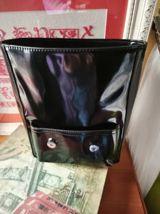 Mochila Negra Charol ZARA