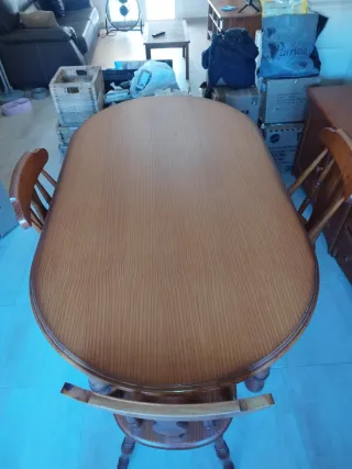 Mesa de comedor de madera y 4 sillas