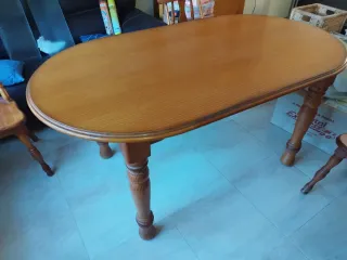Mesa de comedor de madera y 4 sillas