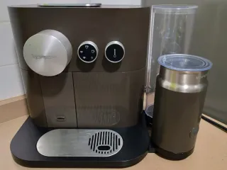 Cafetera Nespresso Expert DeLonghi
